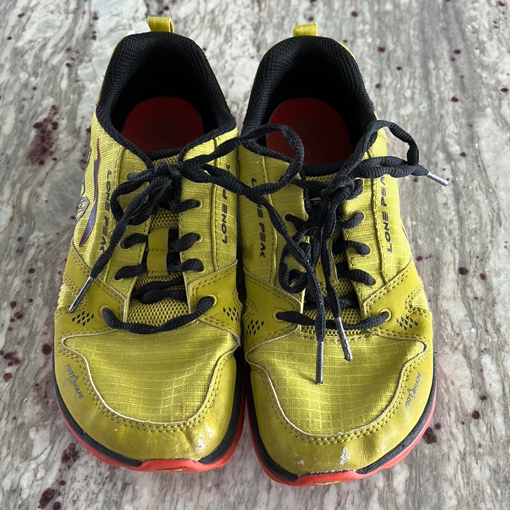 Kids Altra Lone Peak size 4 good condition